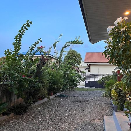 Momo Hostel โมอัลโบอัล ภายนอก รูปภาพ