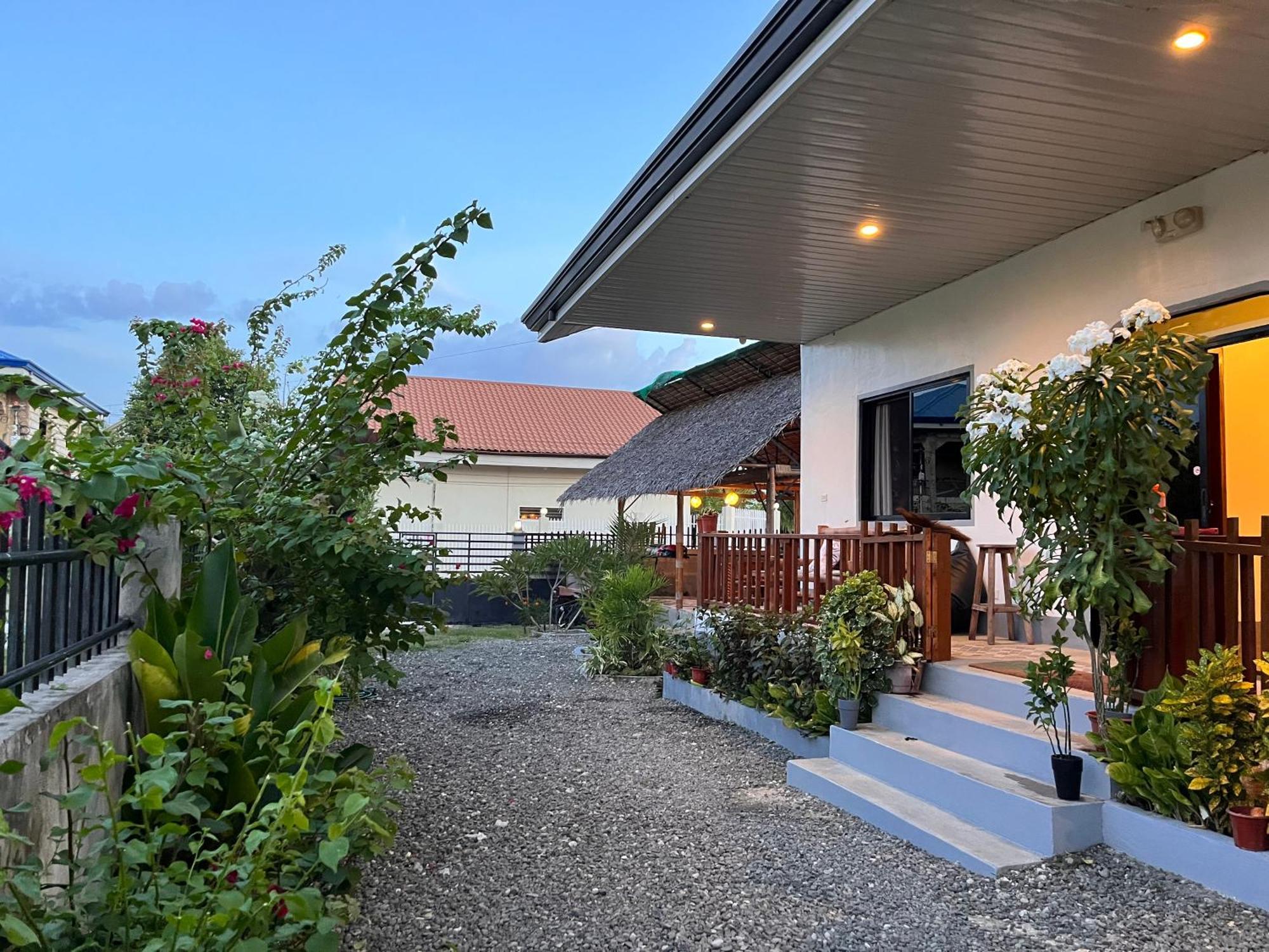 Momo Hostel โมอัลโบอัล ภายนอก รูปภาพ